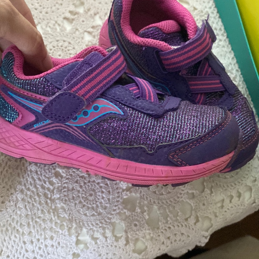Saucony size 7 toddlers sneakers
